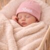 Babymuts met naam geborduurd