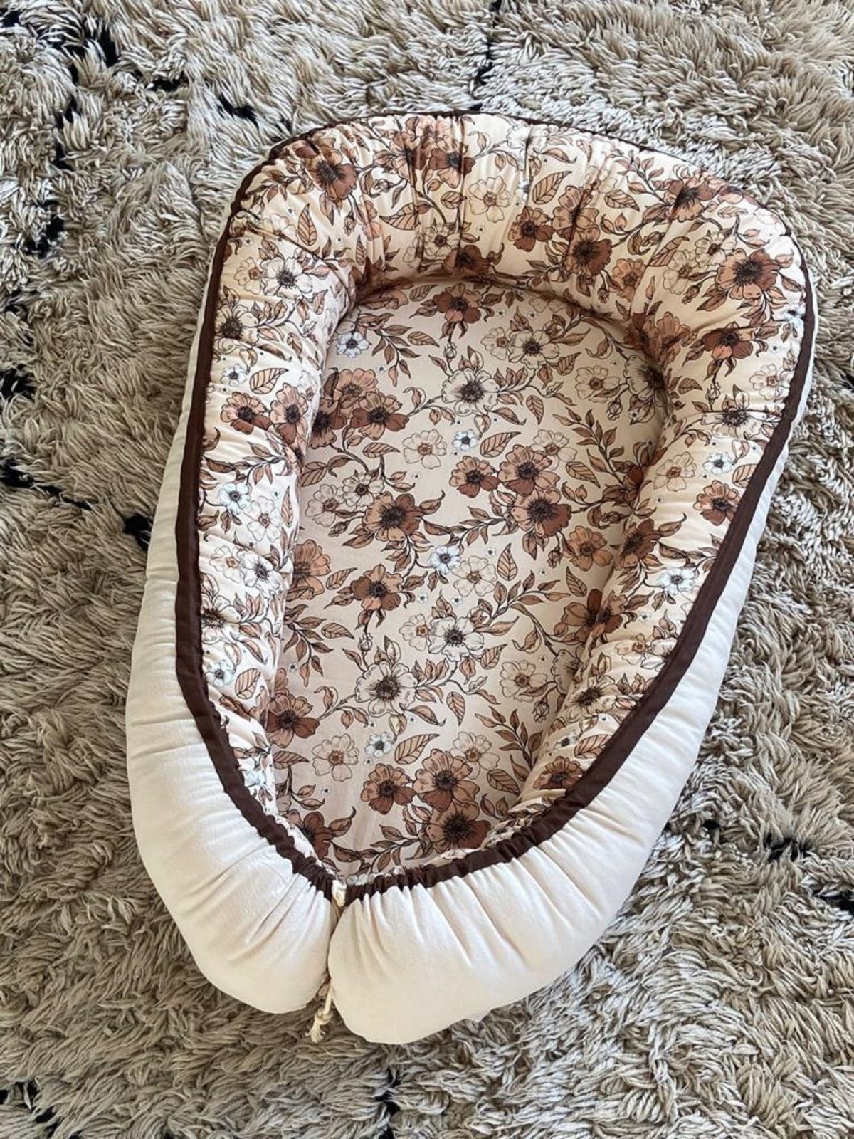 Babynestje rustieke bloemen