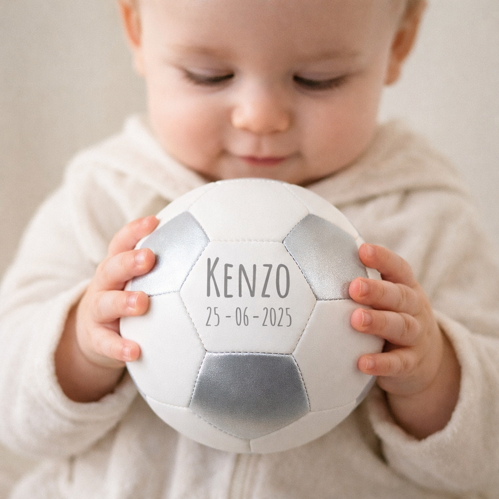 Mini Zilveren Voetbal met Naam – Baby Cadeau